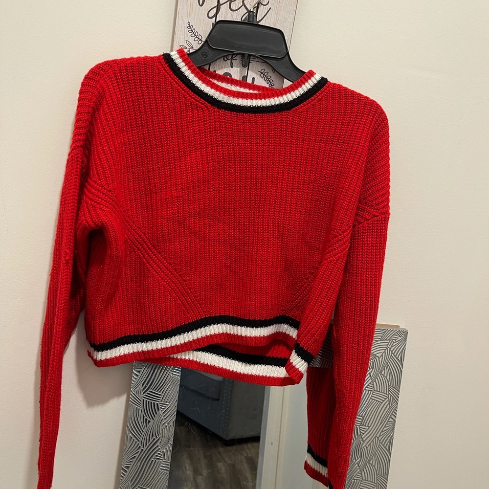A sweater crop top shirt Great condition ! Size Medium